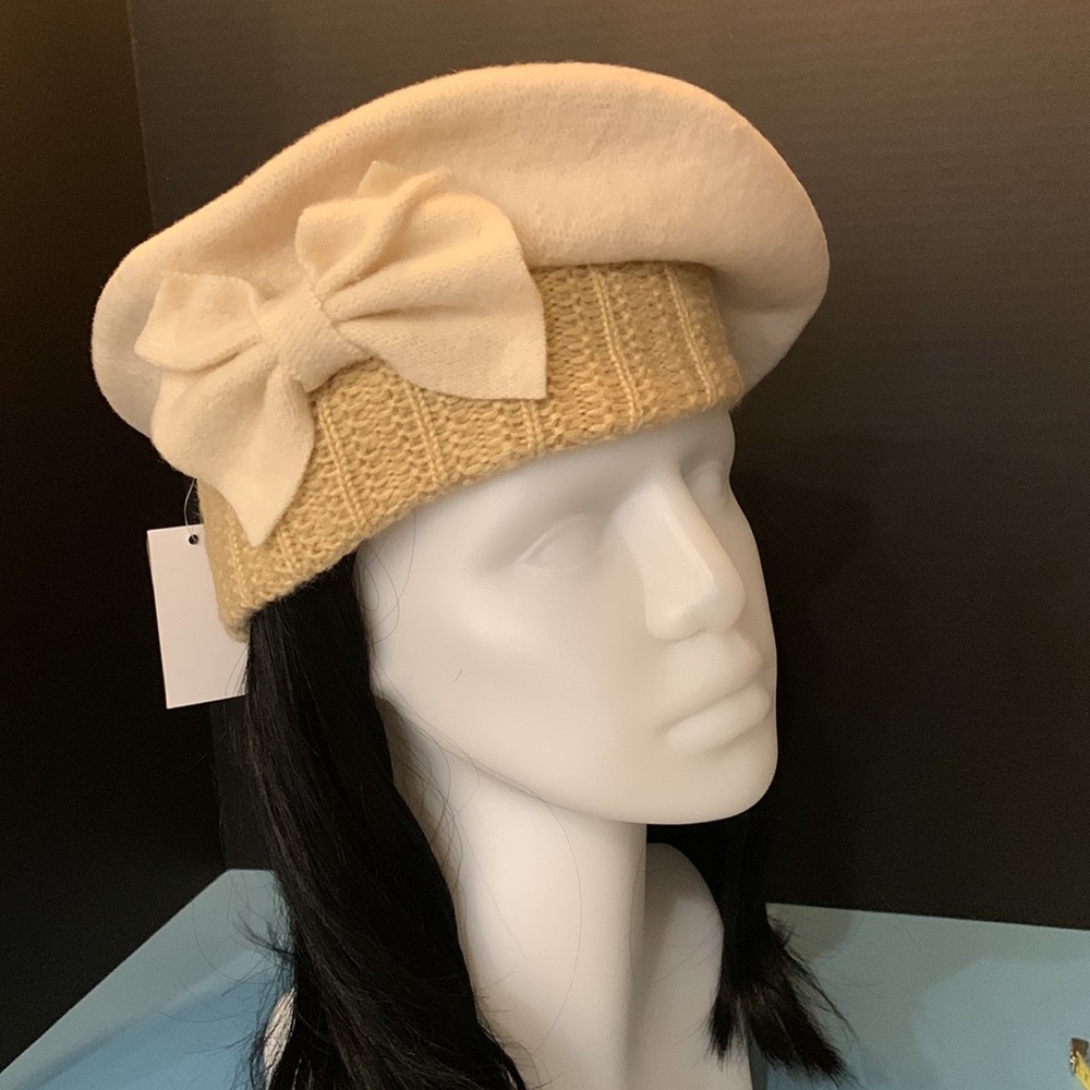 Forbusite cream hat with bow